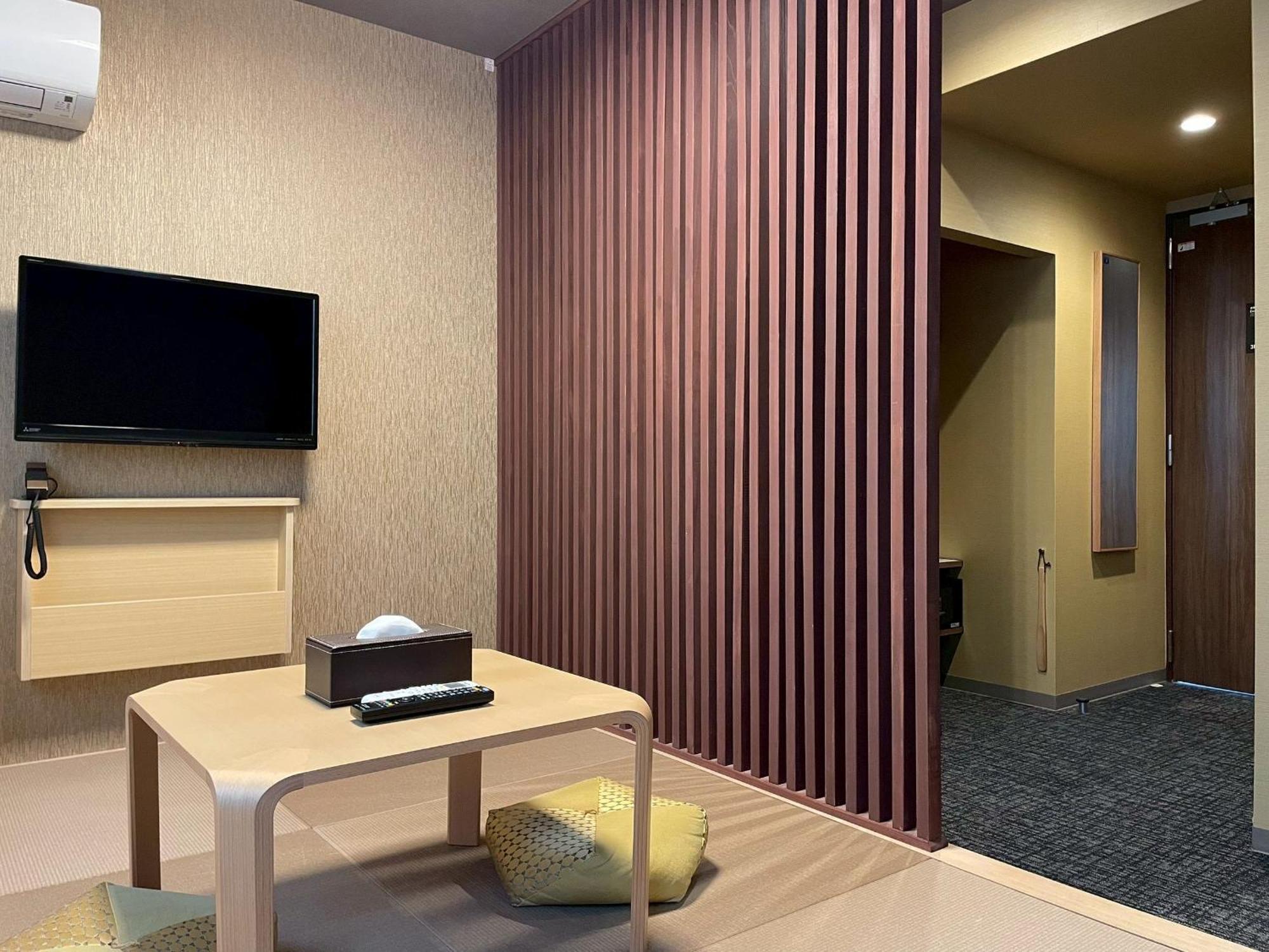 Hotel Madoka Station West 3*